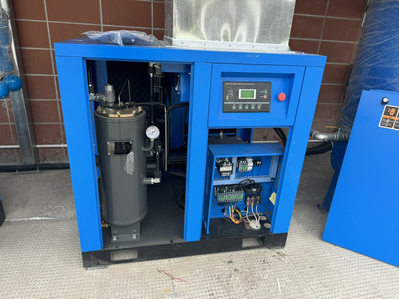 may-nen-khi-truc-vit-30hp-22kw-1